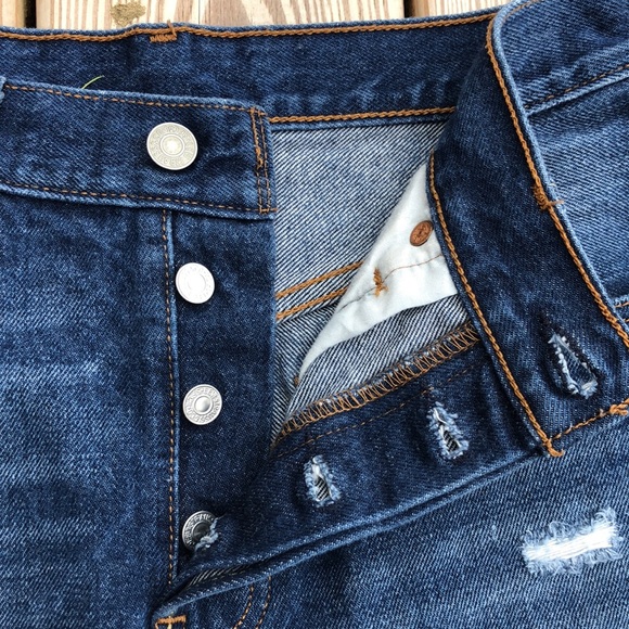 LIKE NEW! Levis 501 Cutoff Jean Shorts - Picture 3 of 11